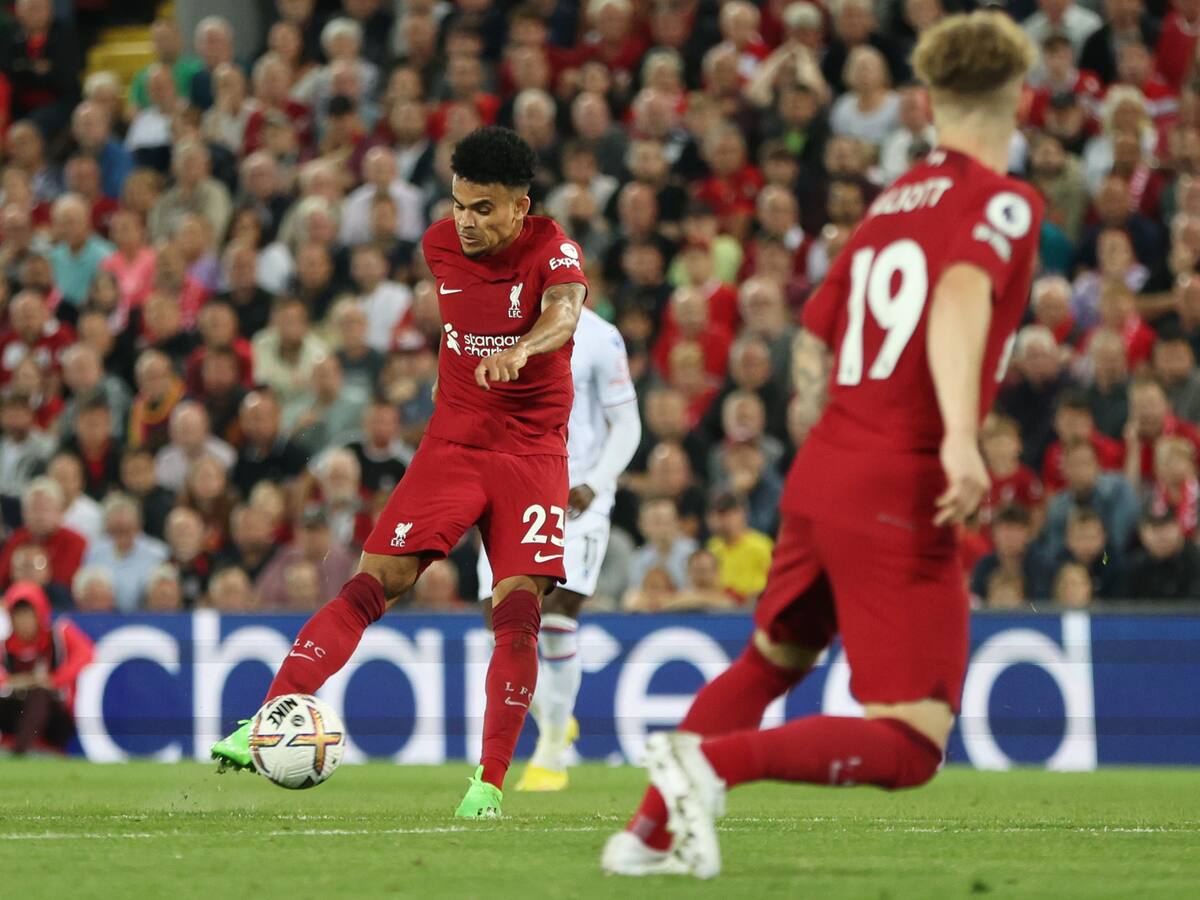 Video: Golazo de Luis Díaz de media distancia que levantó al estadio del Liverpool