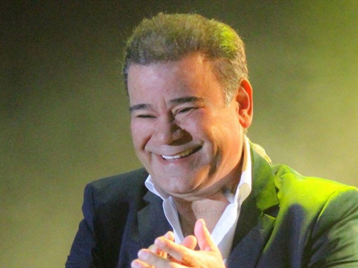 Curiosa lluvia de billetes durante presentación de Iván Villazón en Barranquilla