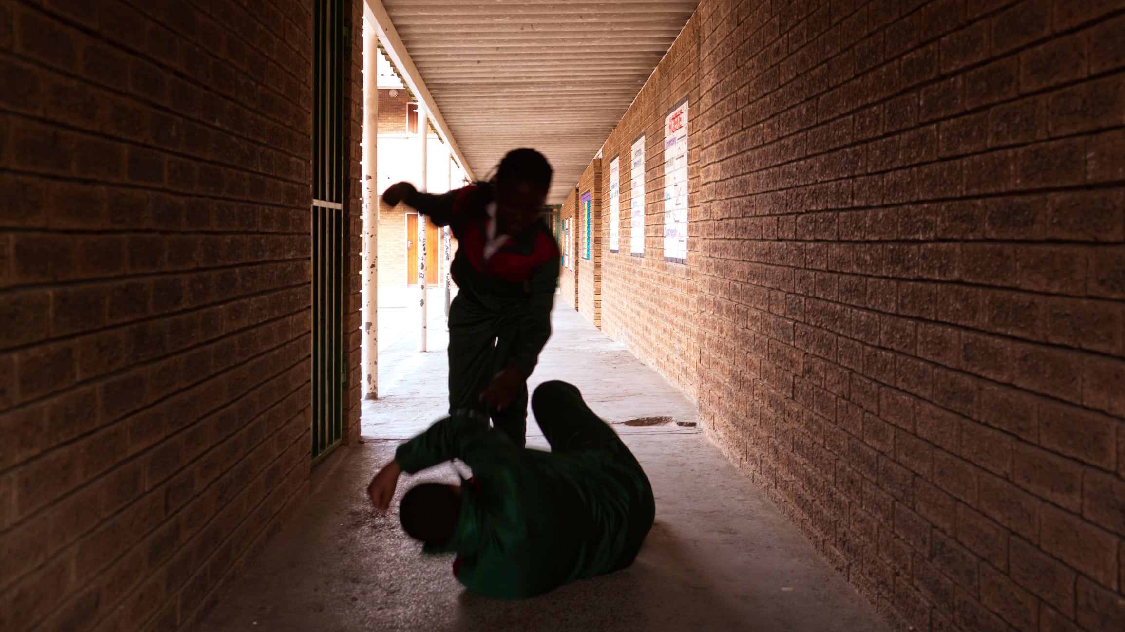 Estudiantes peleando, imagen de referencia. Foto: Getty Images