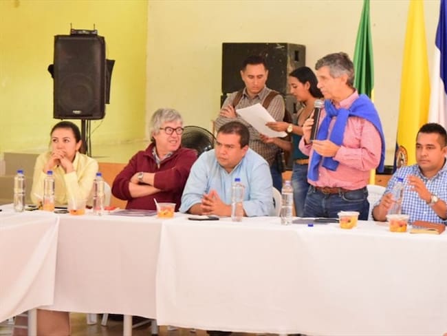 En un encuentro liderado por Rafael Pardo se acordó que el proceso de sustitución de cultivos de uso ilícito será “dinamizado”. Foto: Gobernación del Cauca