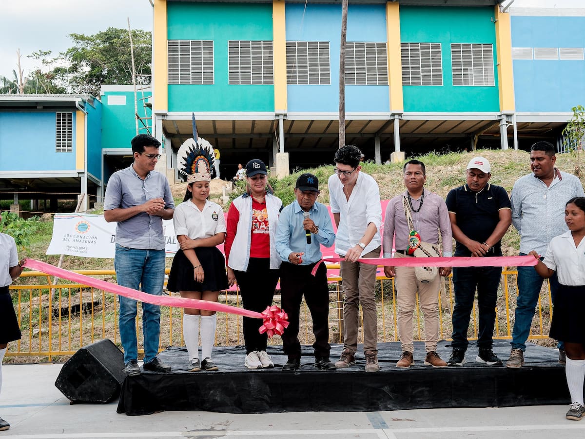 MinEducación entrega colegio a las comunidades indígenas del Amazonas