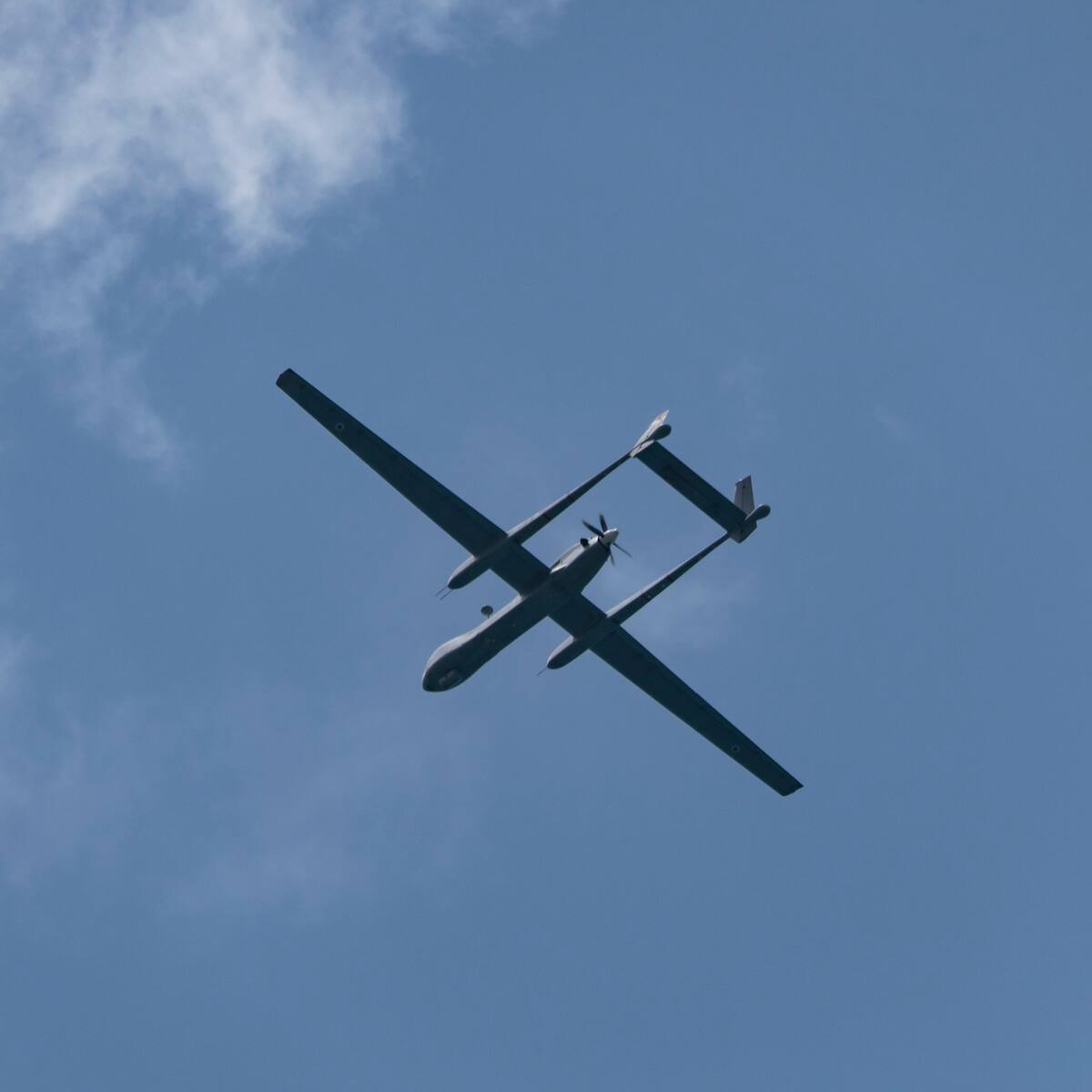Un dron israelí mató a dos palestinos en ciudad de Gaza pese al alto el fuego