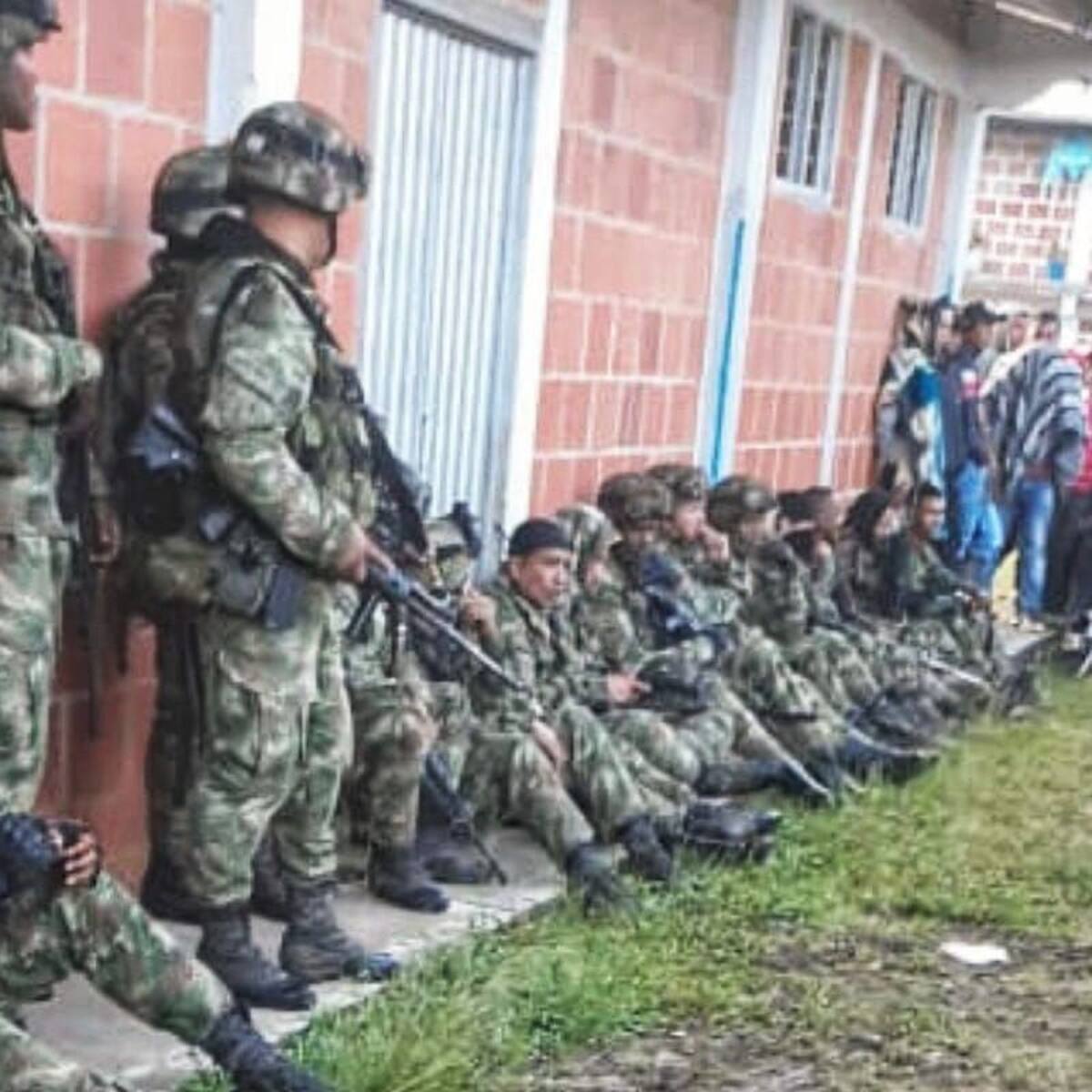 Continúa el secuestro de militares por las comunidades en Toribío, Cauca