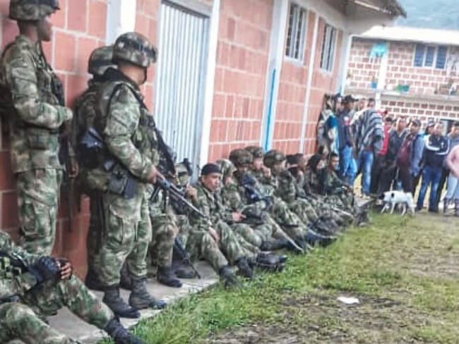 En las próximas horas serían entregados los militares a la Defensoría del Pueblo. Crédito: Red Apoyo Cauca. 