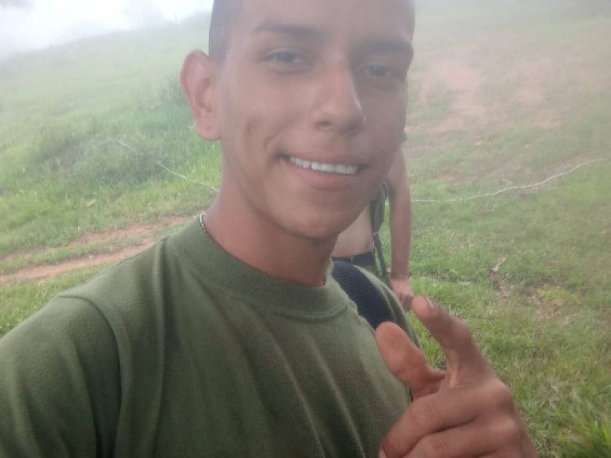 “El Ejército se quiere lavar las manos, él no se cayó”: Mamá de soldado que murió