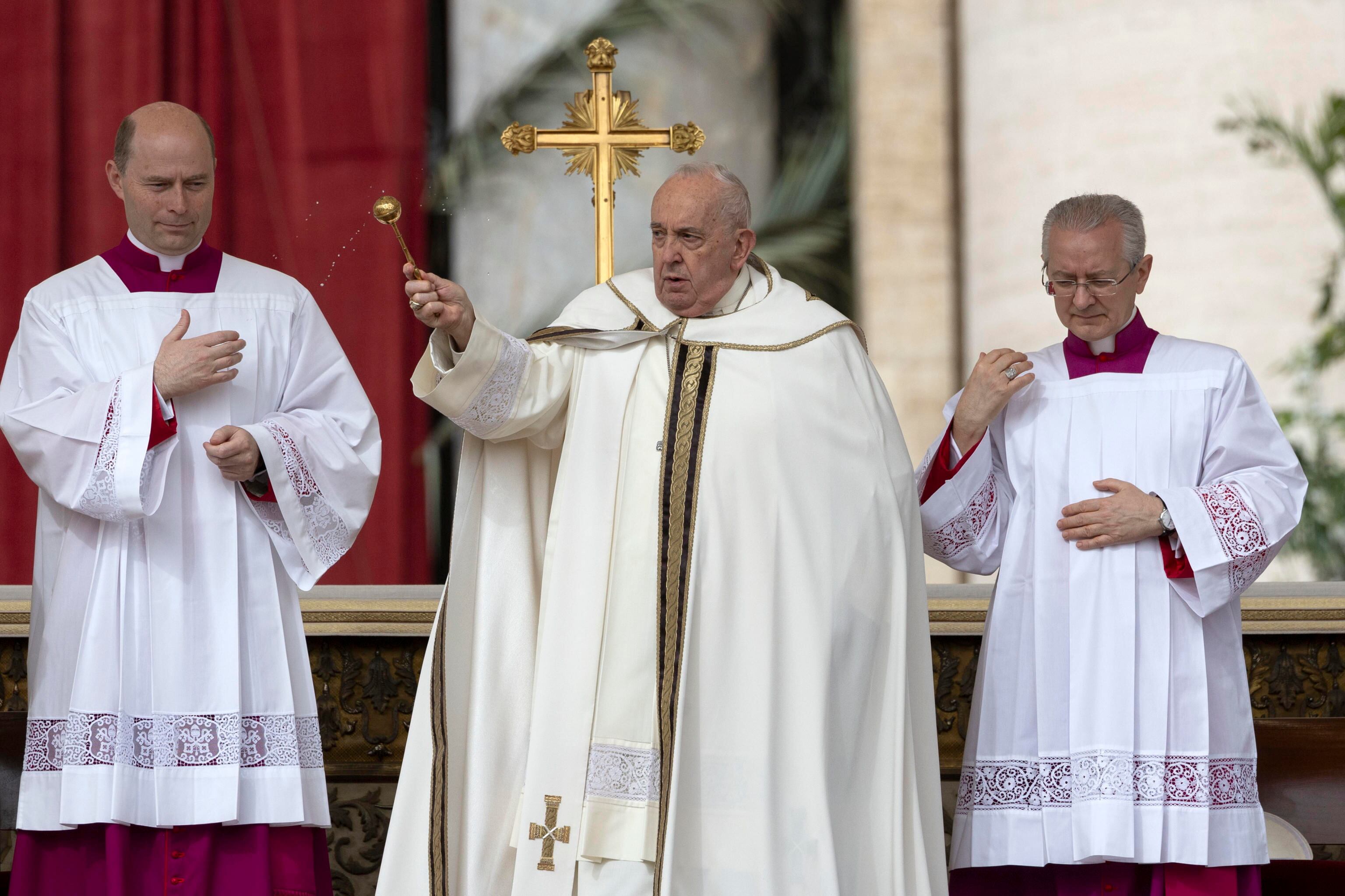 Ciudad del Vaticano (Santa Sede), 31/03/2024.- El Papa Franciscodirige la misa de Pascua en la Plaza de San Pedro, Ciudad del Vaticano, este domingo.-EFE/MASSIMO PERCOSSI