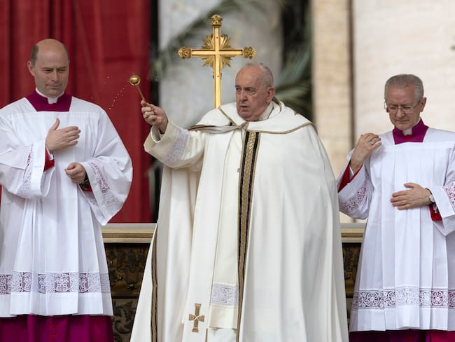Ciudad del Vaticano (Santa Sede), 31/03/2024.- El Papa Franciscodirige la misa de Pascua en la Plaza de San Pedro, Ciudad del Vaticano, este domingo.-EFE/MASSIMO PERCOSSI