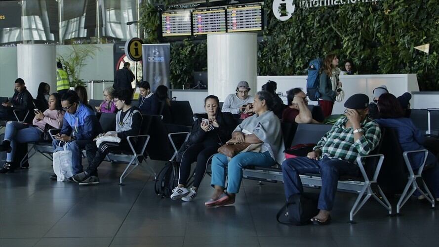 Viajeros que entren a Colombia deben diligenciar formato, tras alerta por Coronavirus. Foto: Colprensa