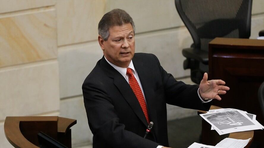 Formularon pliego de cargos al exsenador Antonio Guerra por presunto tráfico de influencias para favorecer los intereses de Odebrecht, Concesionaria Ruta del Sol, Navelena y Afa Vías. Foto: Colprensa