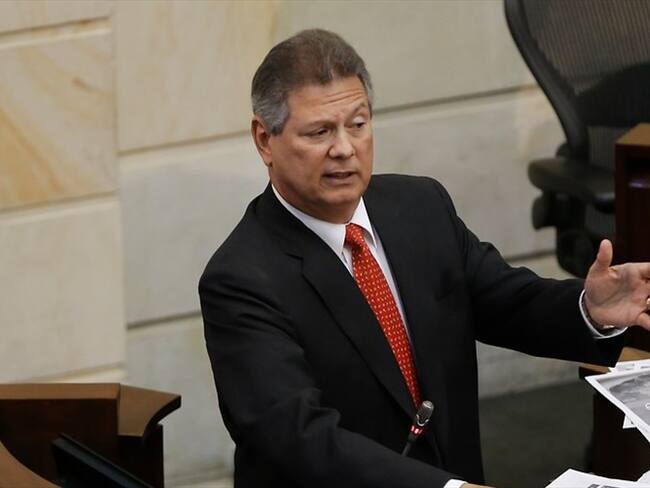 Formularon pliego de cargos al exsenador Antonio Guerra por presunto tráfico de influencias para favorecer los intereses de Odebrecht, Concesionaria Ruta del Sol, Navelena y Afa Vías. Foto: Colprensa