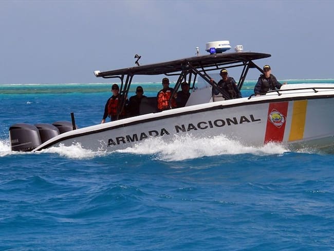 La Armada Nacional informó que ocho personas, entre ellas un menor de edad, fueron rescatados por sus efectivos. Foto: Colprensa