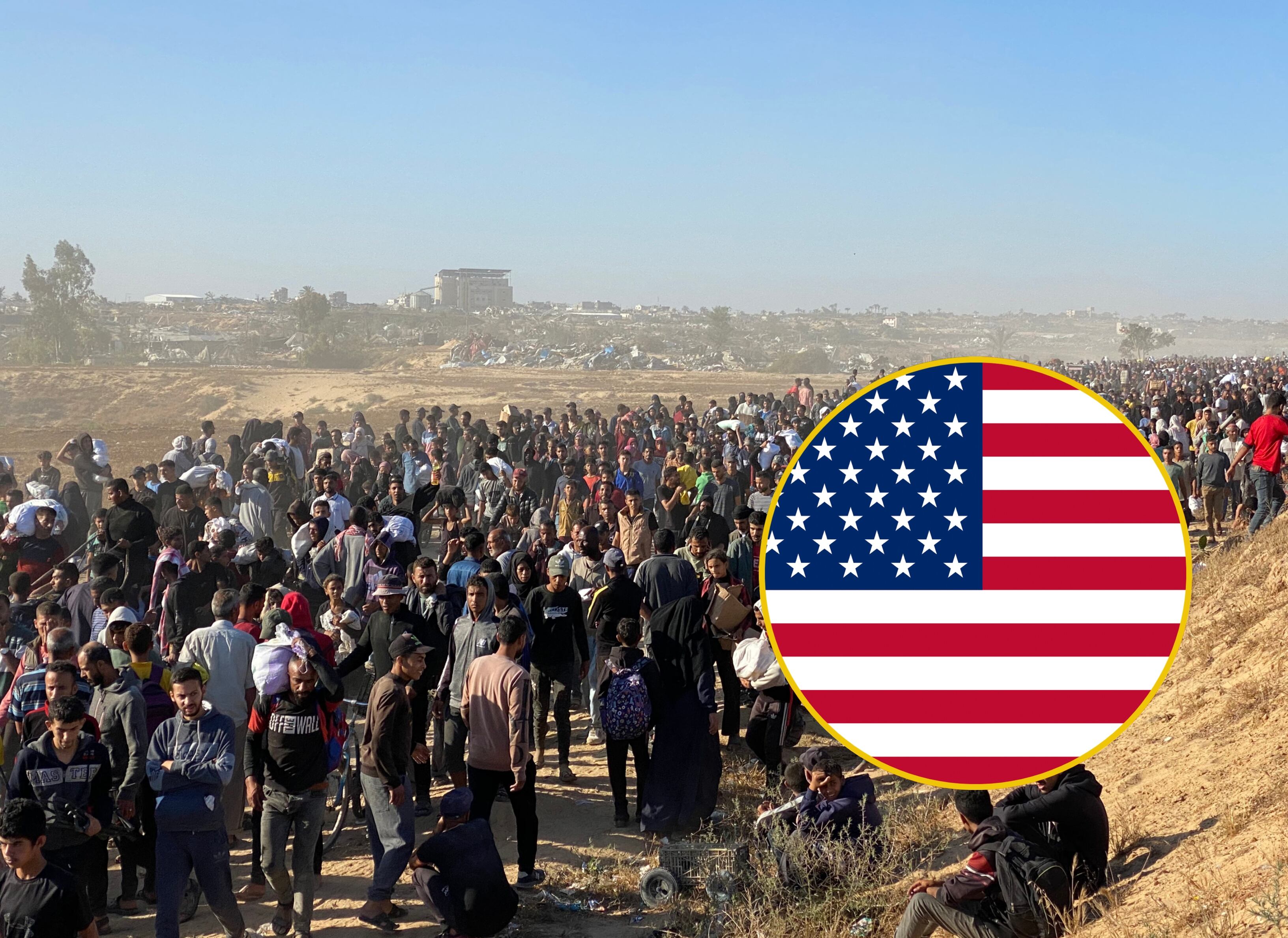 Palestinos desplazados en un centro de distribución de ayuda humanitaria en Gaza. FOTO: AFP via Getty Images