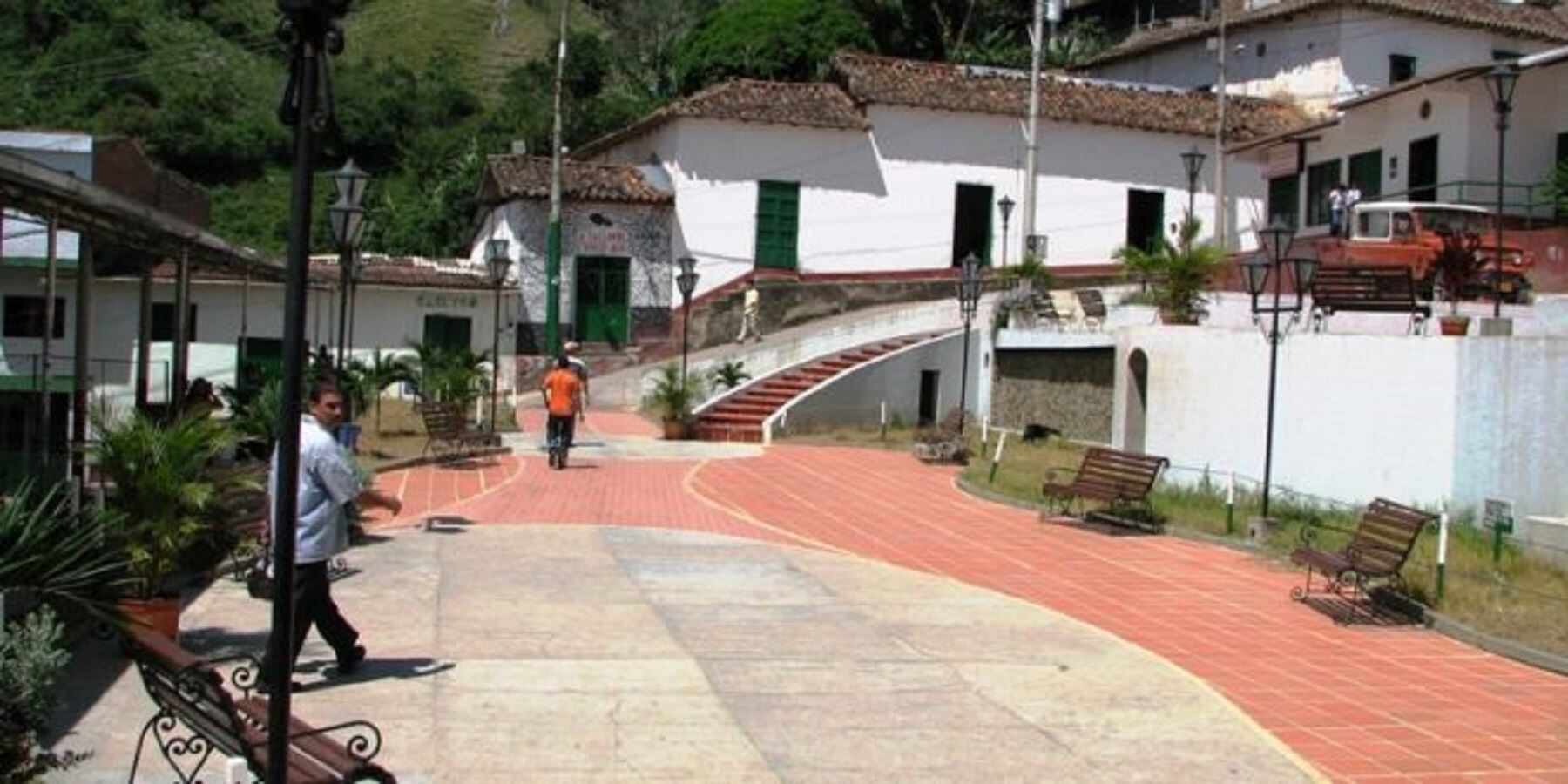 Acordonan parque de Hacarí por dos granadas de fragmentación - Colprensa