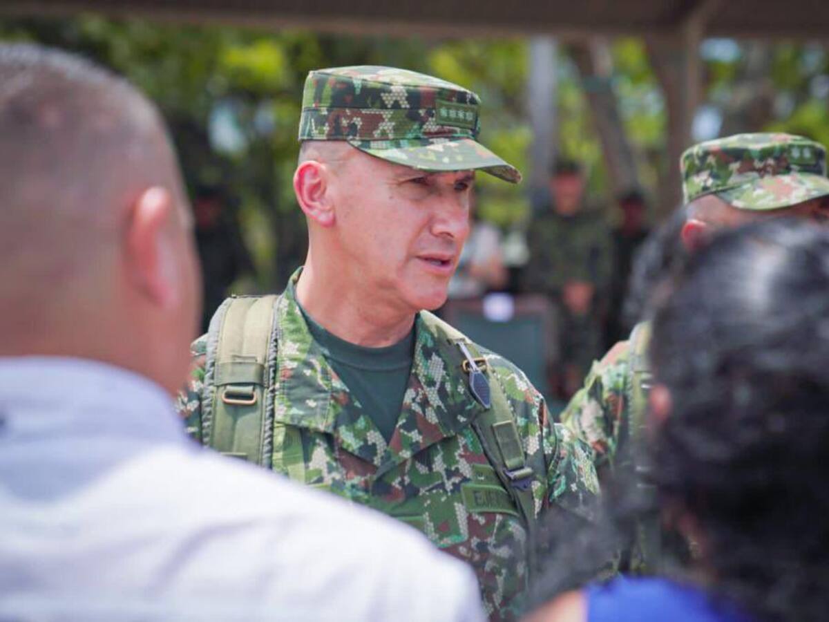 Comandante del Ejército rompió su silencio: “mi trabajo no consiste en estar en medios”