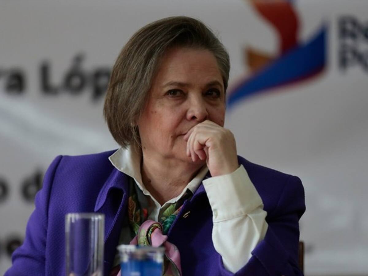 Clara López pidió aprobar proyecto de horas extra, a pesar de oposición de Minhacienda