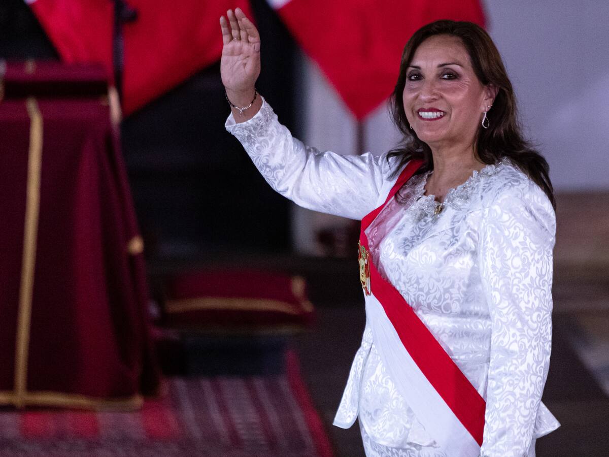 Dina Boluarte cambió de nuevo su gabinete y nombró como primer ministro al titular de Justicia