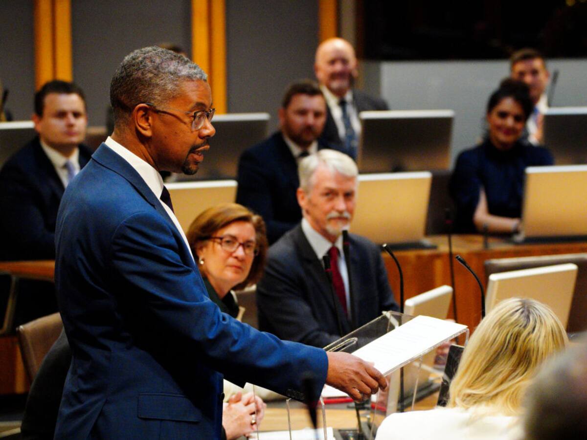 El ministro principal de Gales, Vaughan Gething, anunció este martes su renuncia