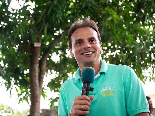 “No le pongan tanto color a eso”: Alfredo Varela sobre apoyo del grupo Pulgar