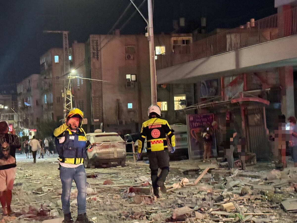 Nueva oleada de ataques iraníes cae sobre Tel Aviv y Jerusalén e impacta varios edificios