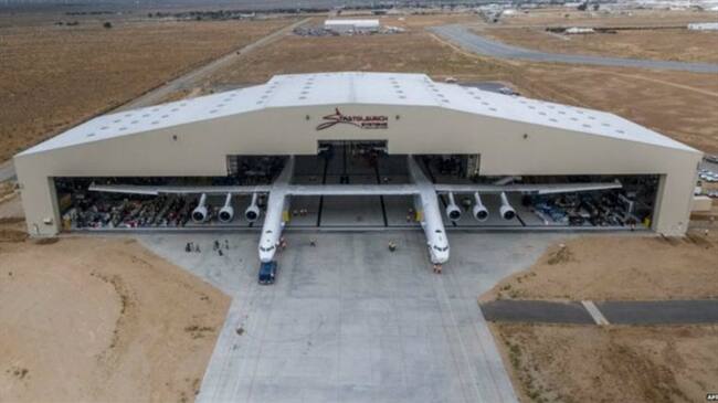 Así es el espectacular Stratolaunch, el avión más grande del mundo. Foto: BBC Mundo