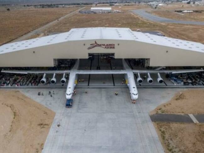 Así es el espectacular Stratolaunch, el avión más grande del mundo. Foto: BBC Mundo