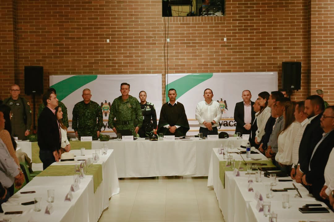 El ministro de Defensa Nacional, Pedro Sánchez Suárez junto con el gobernador de Boyacá, Carlos Andrés Amaya Rodríguez / Foto: Suministrada.