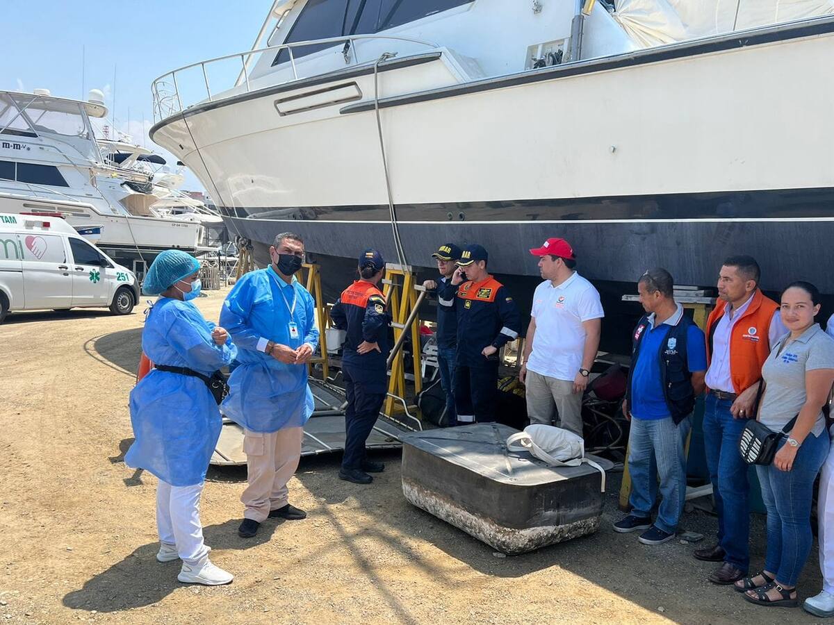 Dos muertos y 19 personas rescatadas en naufragio de embarcación en el Tayrona