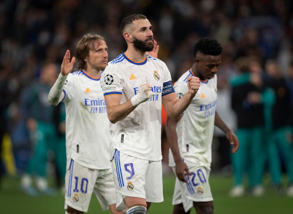 Karim Benzema , Luka Modric y Vinícius Júnior del Real Madrid (Photo by Visionhaus/Getty Images)
