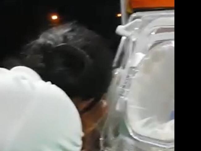 La Secretaría de Salud del Valle del Cauca confirmó la muerte de una bebé que no pudo ser trasladada en ambulancia de Buenaventura a Cali. Foto: Captura de video