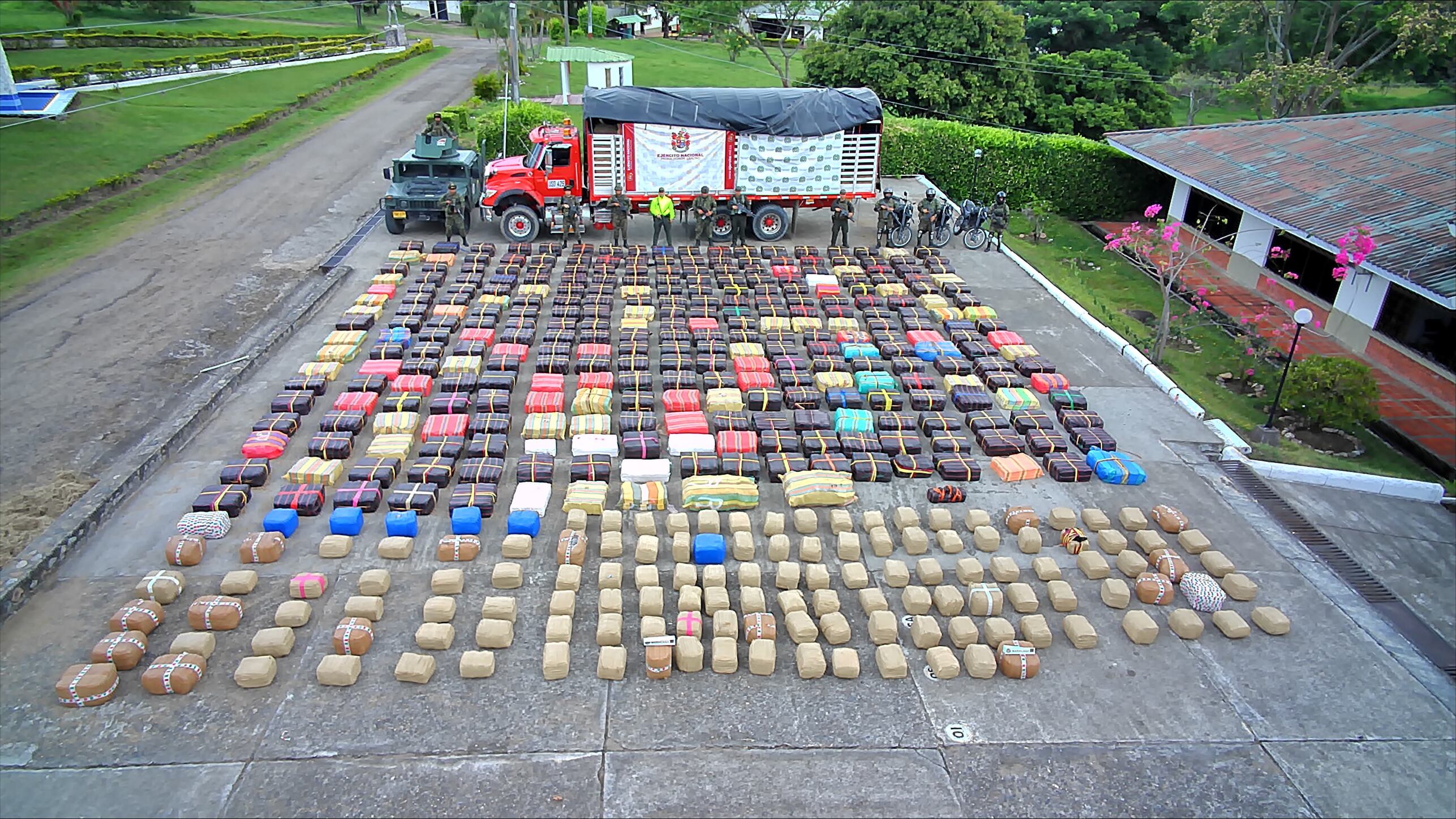 Ejército Nacional incautó más de 8.6 toneladas de marihuana en el Huila. Foto: Ejército Nacional.