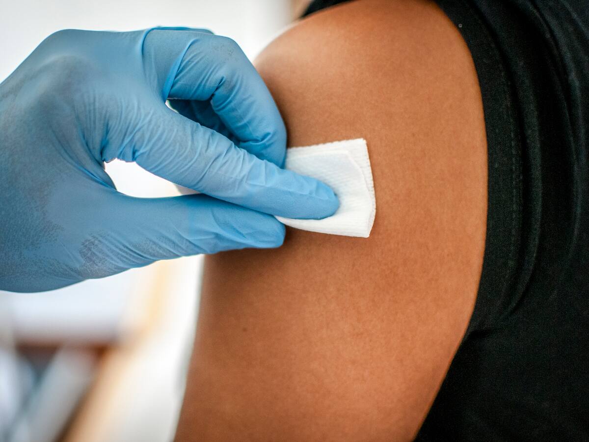 ¿Dónde aplicarse la vacuna contra la fiebre amarilla gratis en Bogotá? Listado completo con horarios