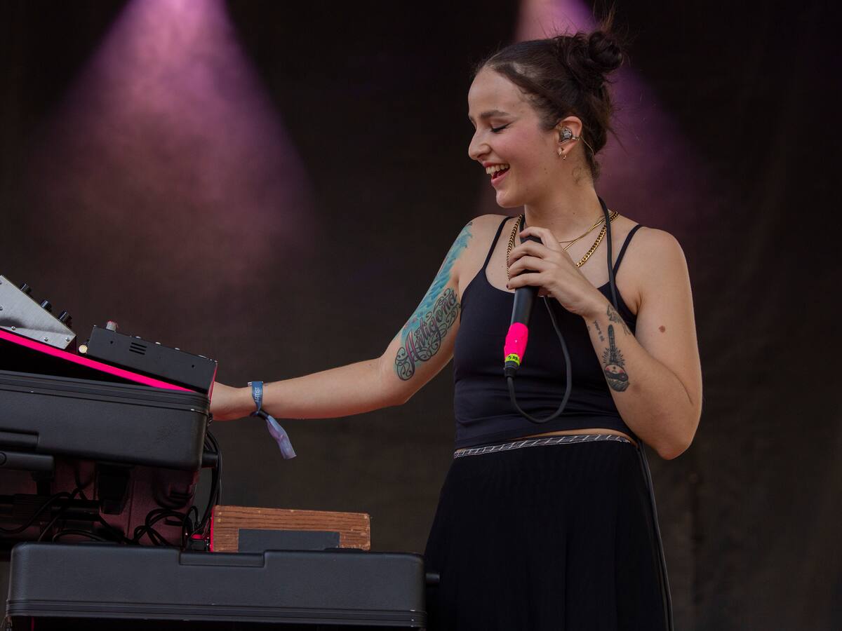“Me ofrecieron la joya de la corona, estar en Coachella”: Ela Minus, artista techno-pop colombiana