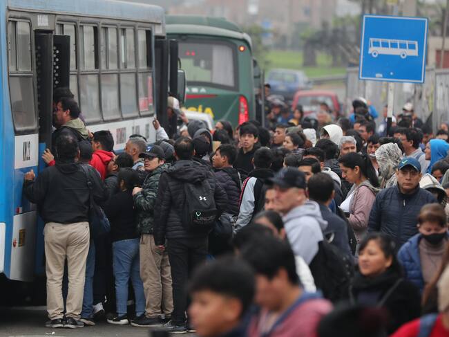 Paralización del transporte público en Lima. I Foto: EFE/ Paolo Aguilar.