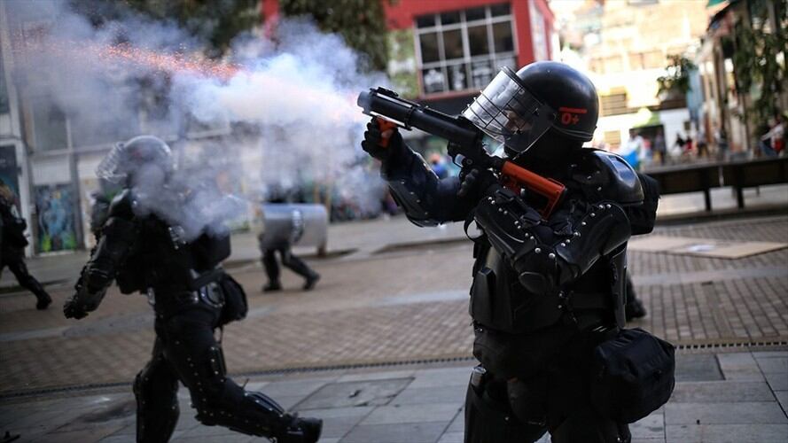 Uso de gases lacrimógenos en manifestaciones. Foto: Colprensa