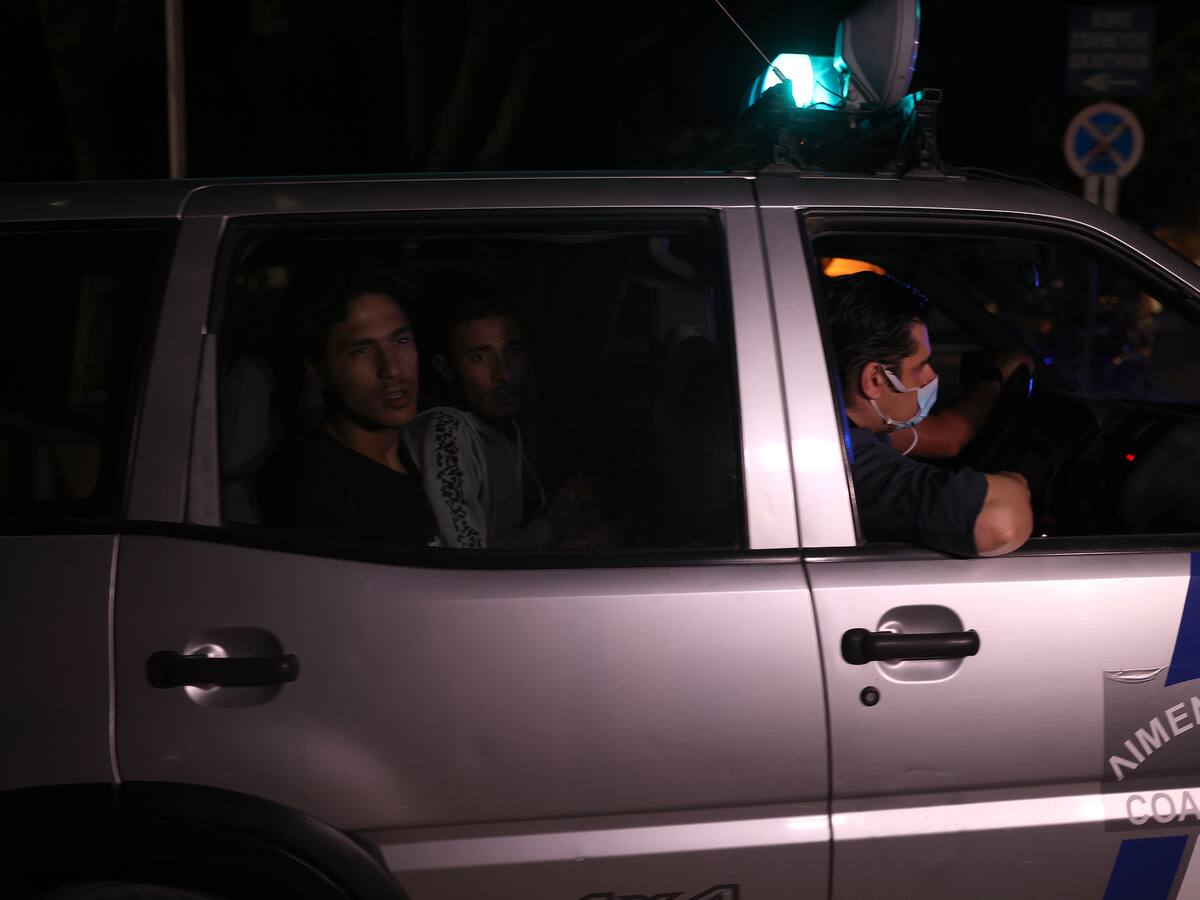 Nueve detenidos acusados de tráfico de migrantes tras naufragio en Grecia