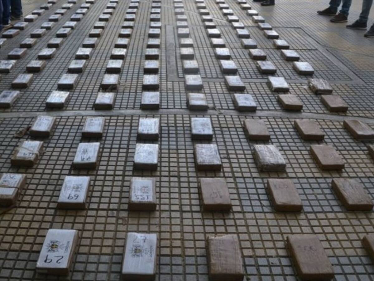 Hallan 170 kilos de droga enterrada en playa de Santa Marta