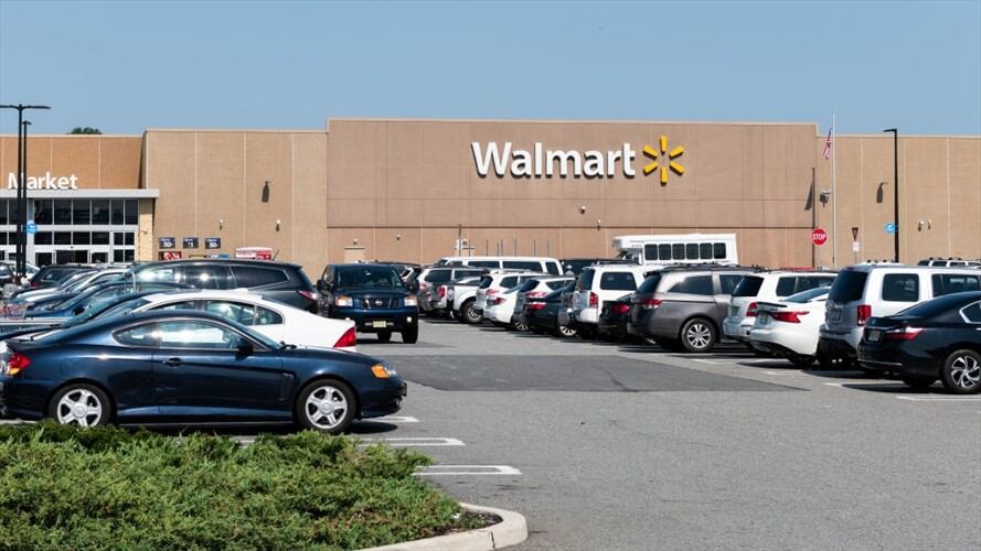 Un polémico suéter navideño que decía "nieve colombiana" al hacer referencia a la cocaína obligó a la compañía Walmart a ofrecer disculpas. Foto: Getty Images