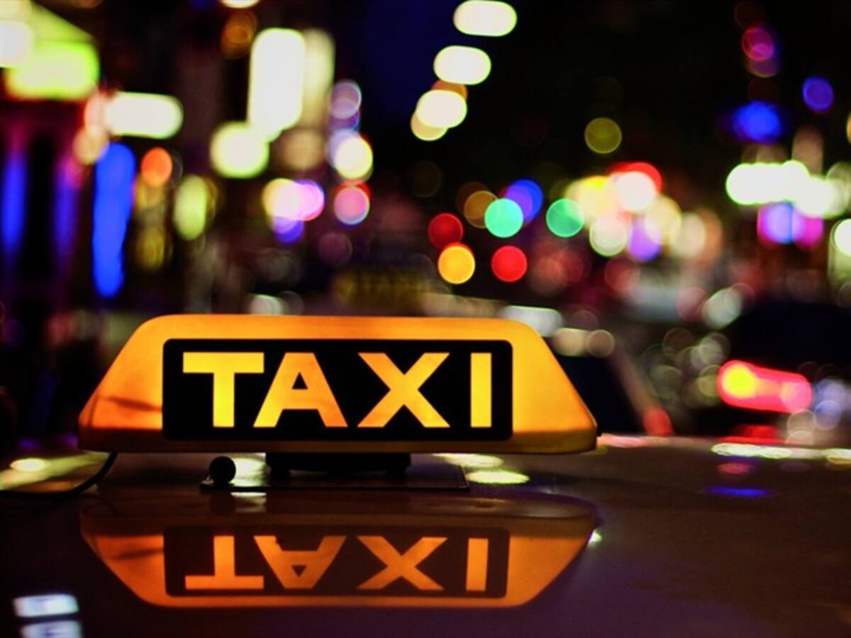 Con su esposa al lado, taxista ocultó a su amante en el baúl del carro