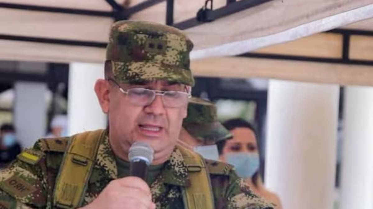 General que apoyó a Petro en elecciones fue reintegrado al Ejército, tal como lo había revelado La W