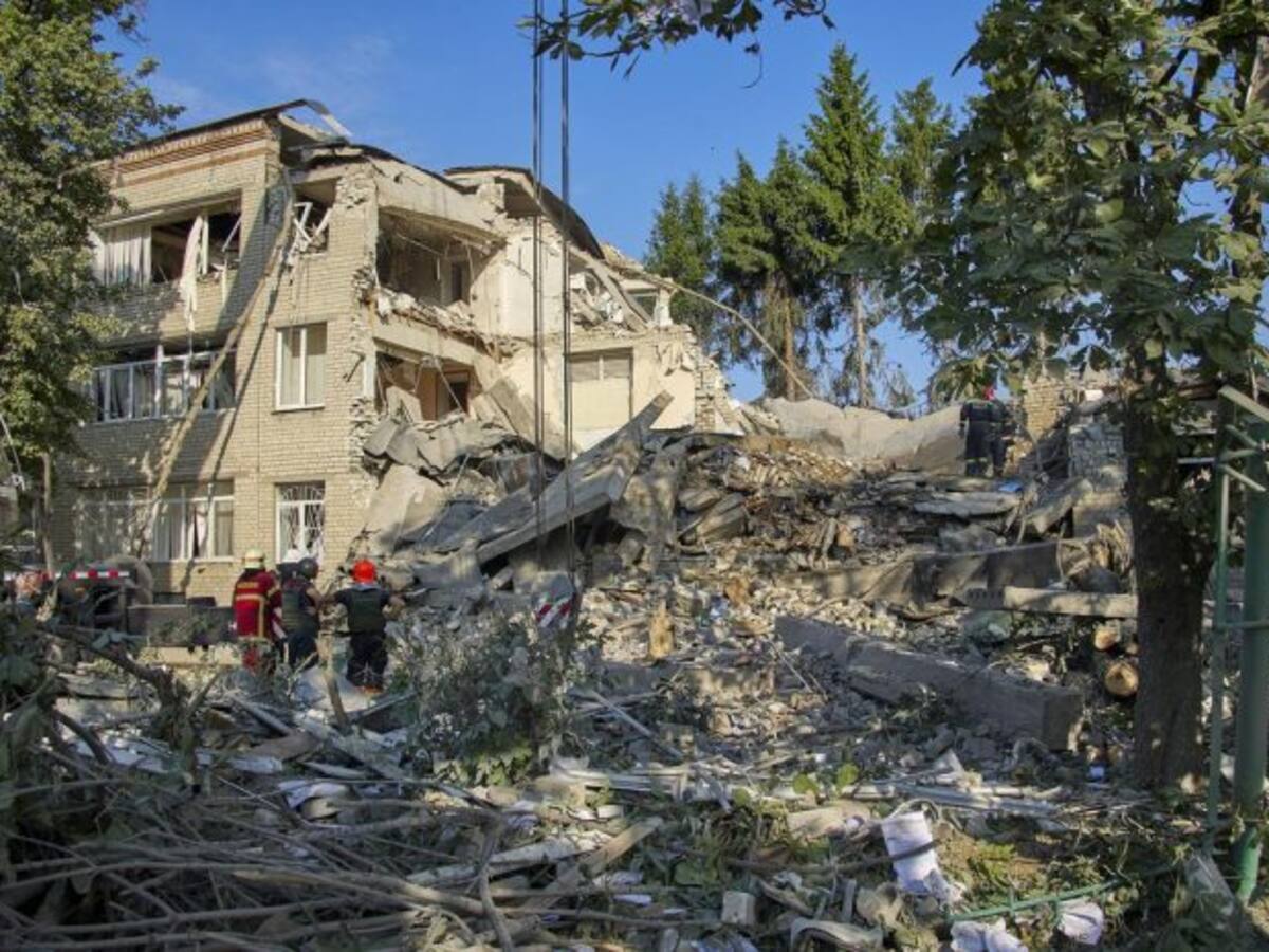 Un muerto y 15 heridos dejó un ataque ruso contra una clínica de Dnipró, Ucrania