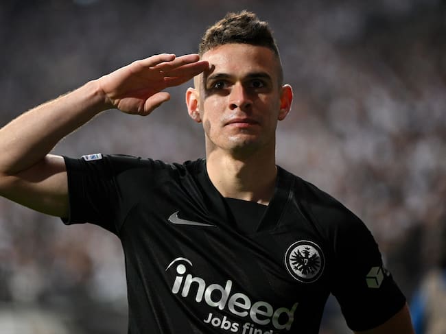 Rafael Santos Borré celebrando su anotación ante el West Ham. (Photo by Matthias Hangst/Getty Images)
