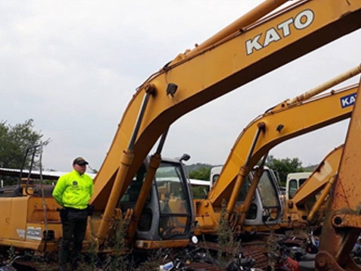 Policía inmoviliza tres máquinas utilizadas en minería ilegal en Cauca