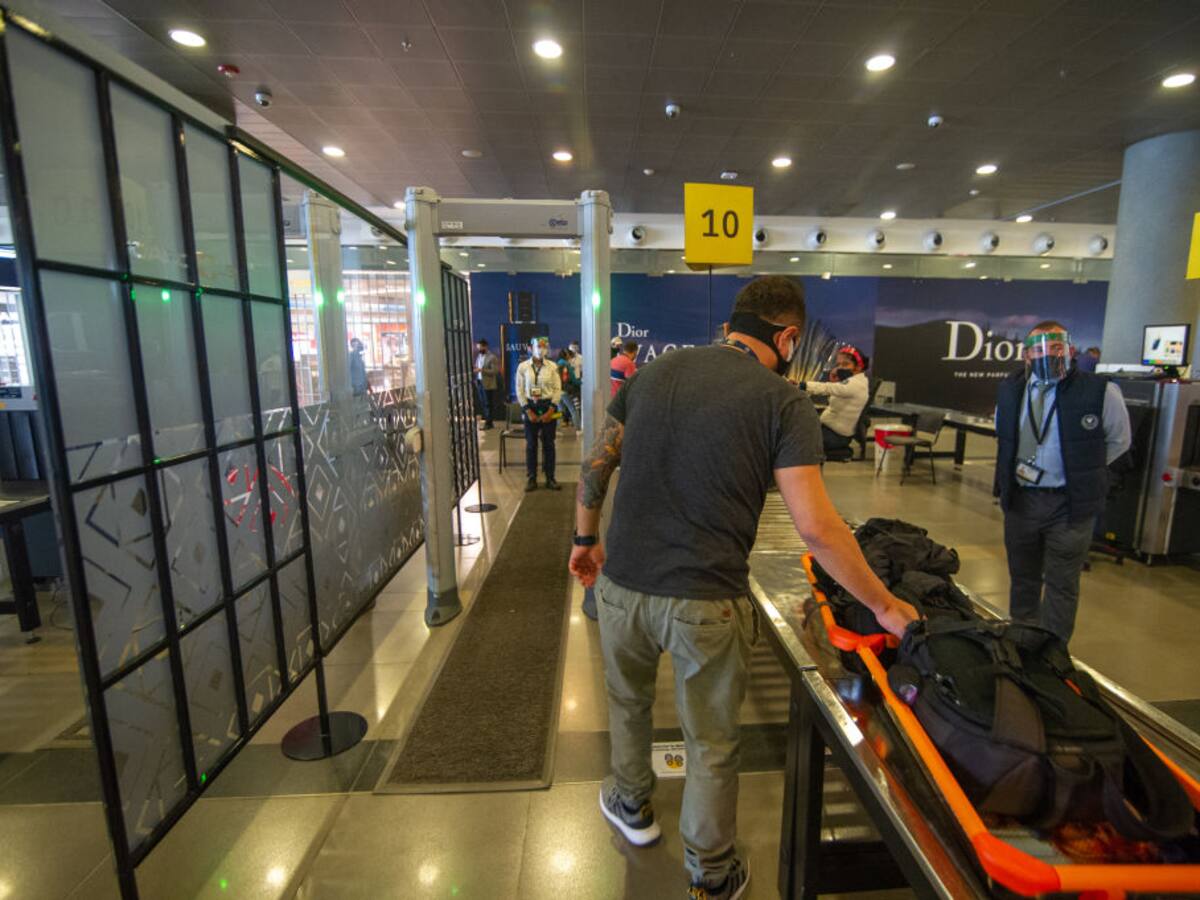 Denuncian maltrato y anomalías en procedimientos con viajeros en El Dorado