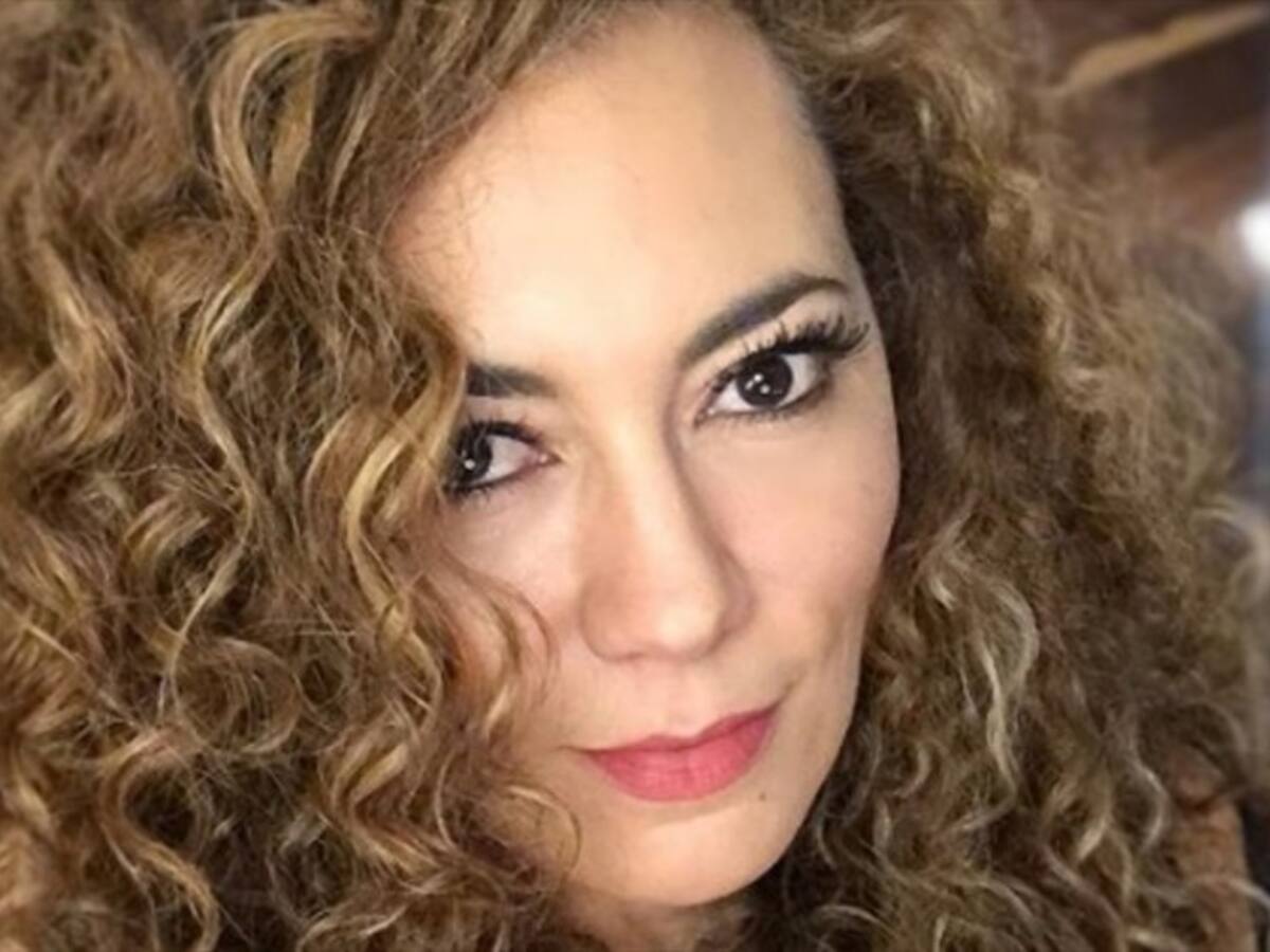 Andrea Guzmán respondió a quienes le dicen “vieja” con foto en transparente ropa interior