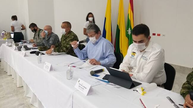 El ministro de Defensa, Carlos Holmes Trujillo, lideró consejo de seguridad en El Carmen de Bolívar. Foto: Tomada de @mindefensa