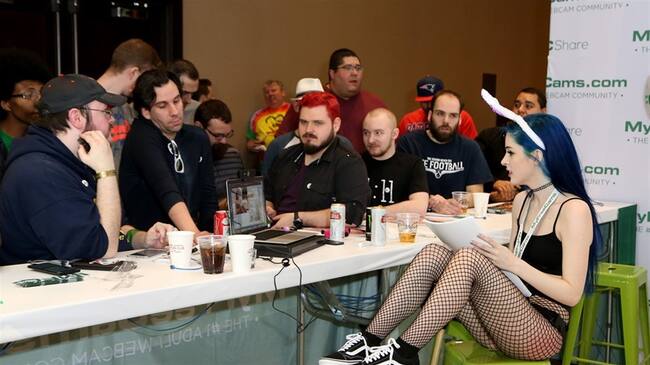 Modelos Webcam también deberán pagar impuestos en Colombia. Foto: Getty Images