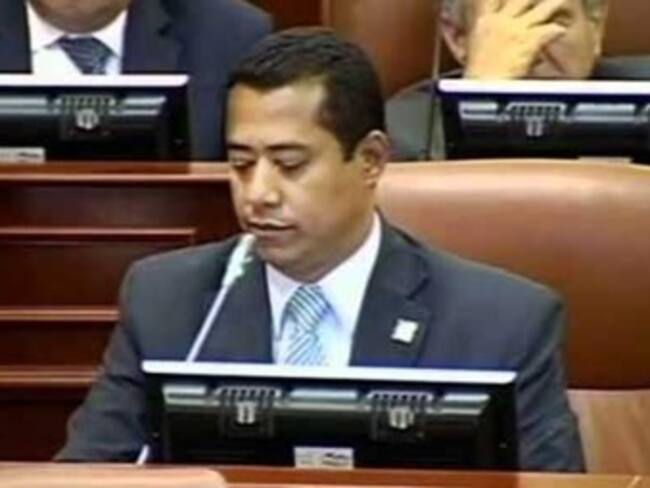 Congresista denuncia que sólo se han aprobado 2,1 billones de regalías