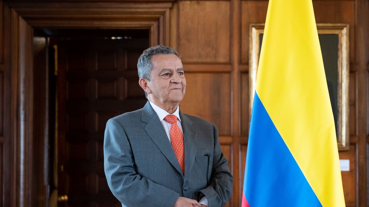Sobre el lío de los pasaportes habla el secretario general de la Cancillería