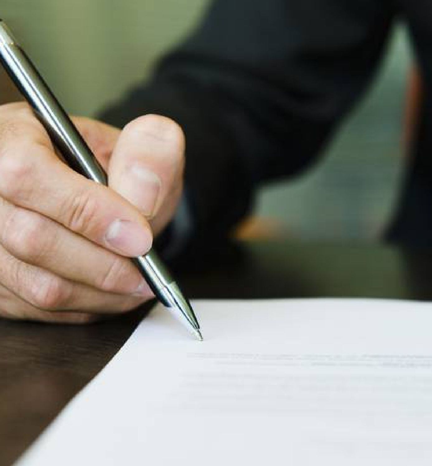 Contrato/  PhotoAlto/Eric Audras / Getty Images / PhotoAlto/Eric Audras   facebook twitter linkedIn whatsapp Redacción W Radio  03/08/2022 - 14:40 h Sigue La W conoció detalles sobre el contrato que adjudicó la Unidad de Gestión del Riesgo, UNGRD, que fue entregado de forma abierta y sin el proceso de licitación pública. Fue firmado a una semana de