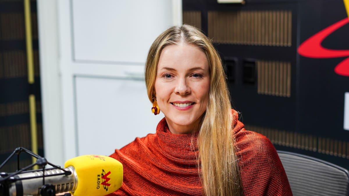 Katie James presenta ‘Don Aurelio’, La nueva era de la cumbia inspirada en el amor a los 80 años